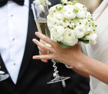 SVEKRVA OTELA MLADOŽENJU: Najbizarnije scene na venčanjima