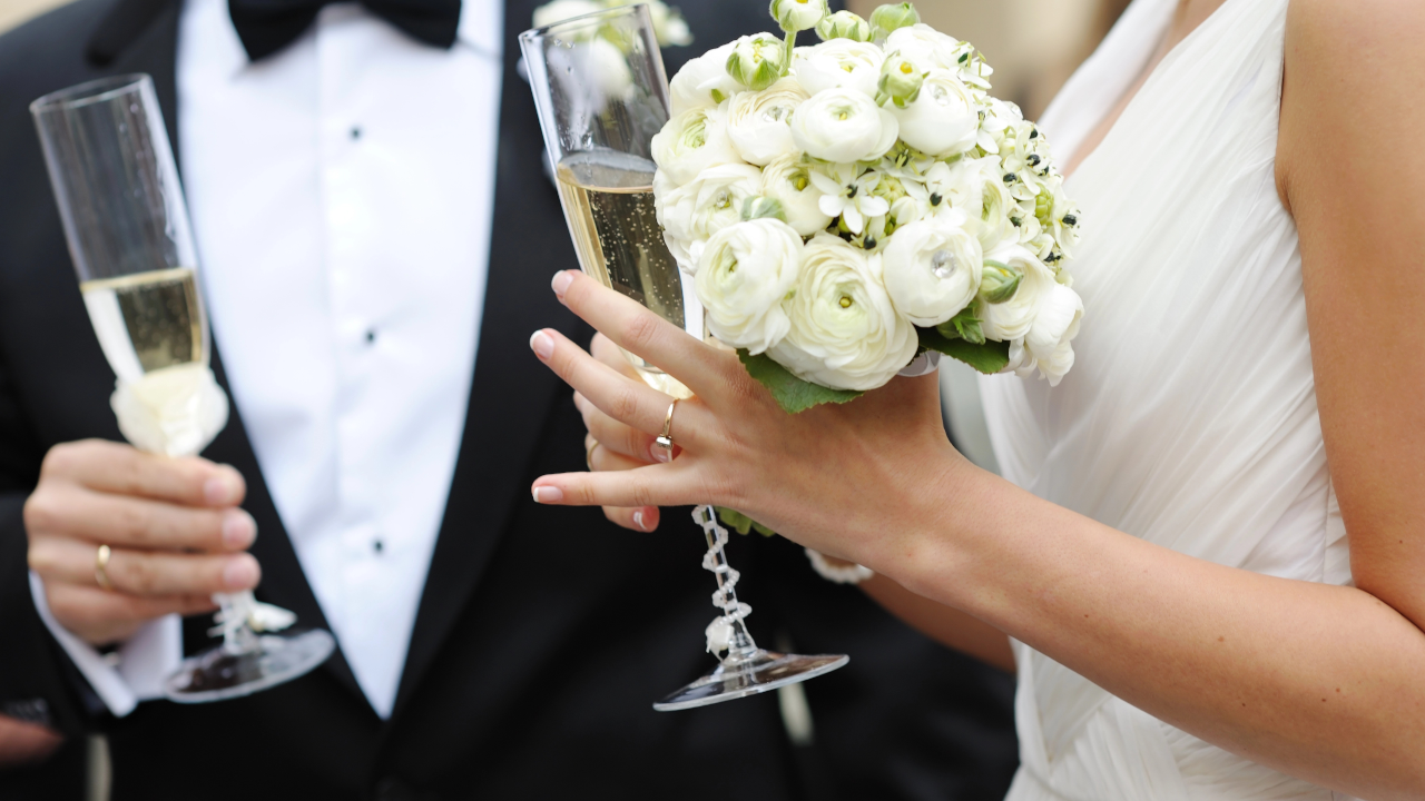 SVEKRVA OTELA MLADOŽENJU: Najbizarnije scene na venčanjima