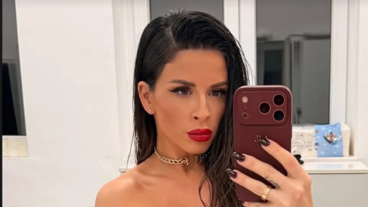 МОКРА КОСА И ДЕКОЛТЕ ЗА ДЕСЕТКУ Ану Севић запалила Инстаграм