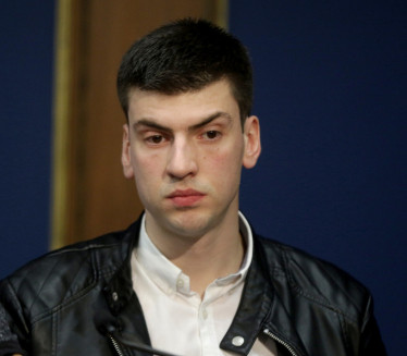 Ostao bez oca, preuzeo brigu o sestri "Osećam se obeleženo"