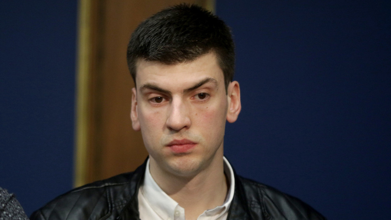 Остао без оца, преузео бригу о сестри "Осећам се обележено"