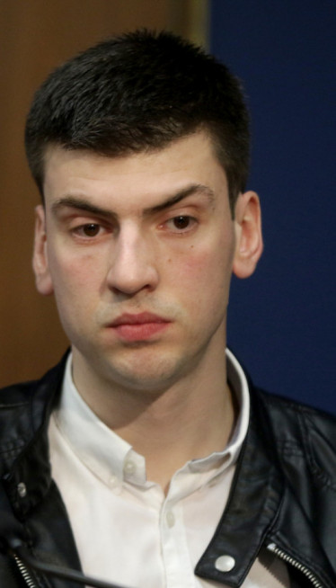 Ostao bez oca, preuzeo brigu o sestri "Osećam se obeleženo"