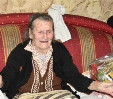 И ДАН ДАНАС ЗАПАЛИ ЦИГАРУ Бака Славка је напунила 102 ГОДИНЕ