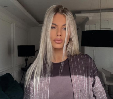 U PETOM JE MESECU: Trudna supruga pevača pokazala kako vežba