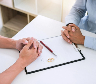 АДВОКАТ ЗА РАЗВОДЕ: "Једна грешка уништава већину бракова"