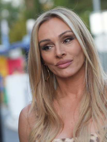 Kakva žena! Anabela u kupaćem -pokazala savršenu liniju Foto