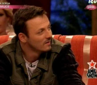 BIO VEZAN U AUTU: U kakvom je stanju pevač posle OTMICE