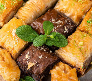 BAKLAVA SA SUVIM ŠLJIVAMA: Nezaboravan spoj ukusa!