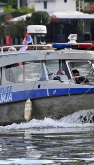 ПРЕВРНУЛА СЕ ЈЕДРИЛИЦА НА ДУНАВУ: Реаговала речна полиција