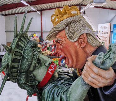 TRAMPOVA GOLA ZADNJICA U PRVOM PLANU: Ove godine bez Putina