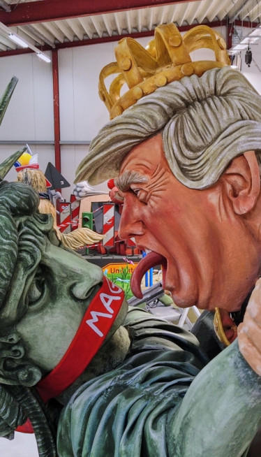 TRAMPOVA GOLA ZADNJICA U PRVOM PLANU: Ove godine bez Putina