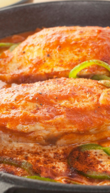 Piletina U PARADAJZ SOSU: Pomera granice ukusa!