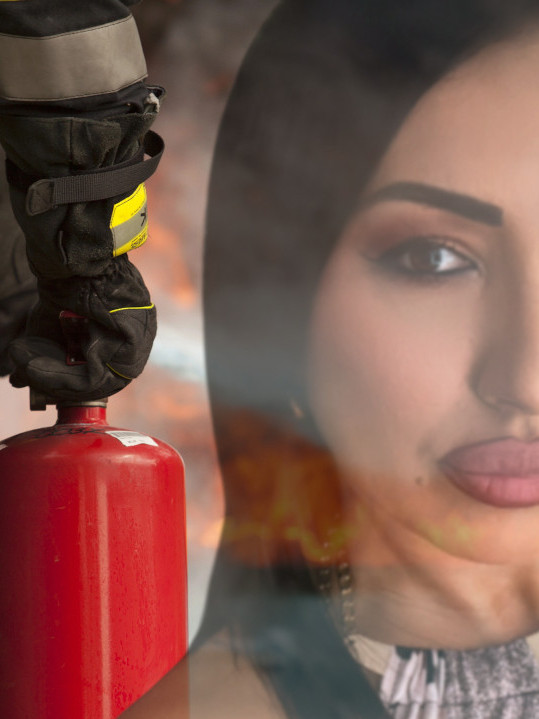 IZBEGNUT TRAGIČAN ISHOD: Pevačica sumnja na podmetnut požar