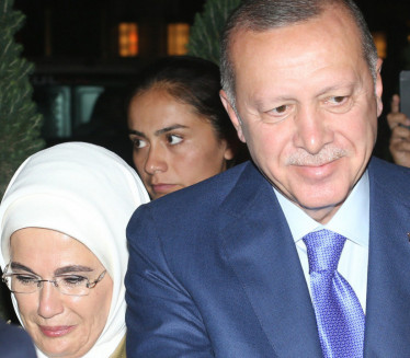 ЕРДОГАНОВА ЖЕНА: Одбила да се уда покривена, родила 4 деце