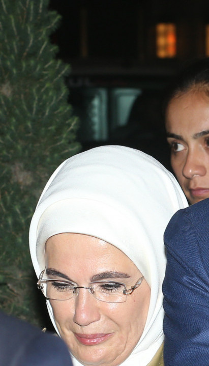 ERDOGANOVA ŽENA: Odbila da se uda pokrivena, rodila 4 dece