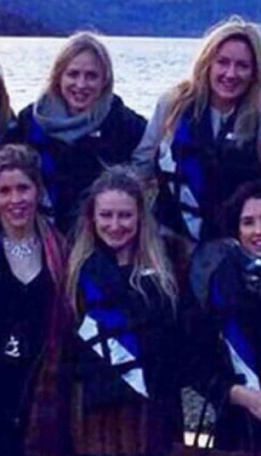 Сликале се код језера, па тек на слици приметиле ЈЕЗИВ ДЕТАЉ