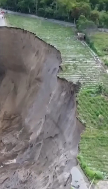 Rupa od 3ha progutala njive! Poljoprivrednici u strahu (VIDEO)