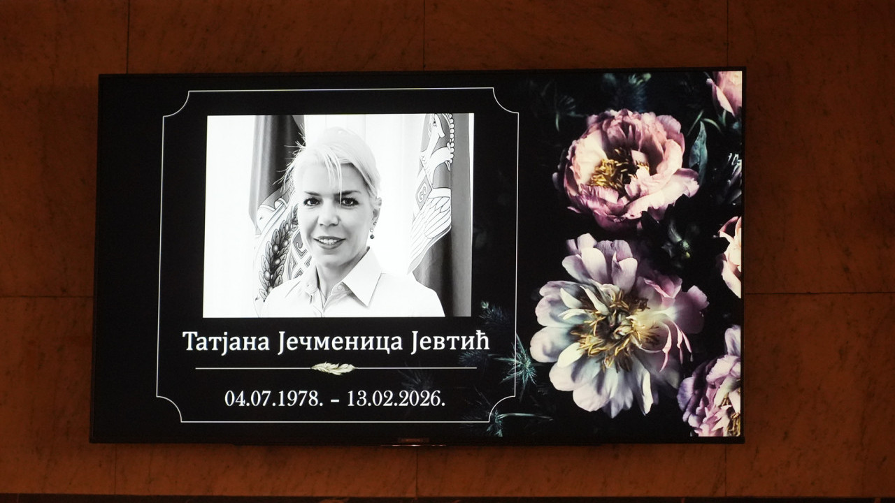 СРБИЈА У СУЗАМА: Комеморација тенисерки Татјани Јечменици