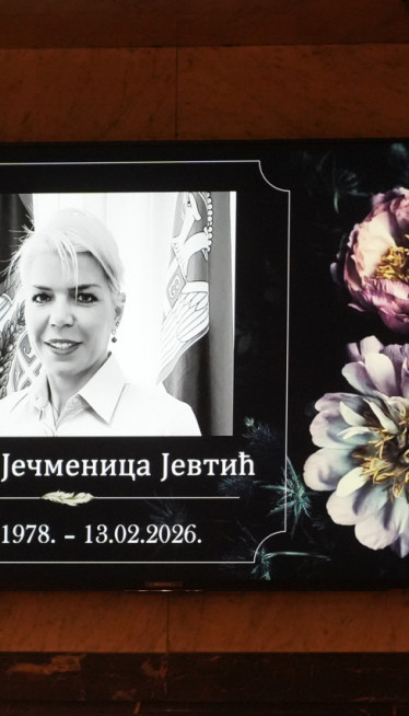 СРБИЈА У СУЗАМА: Комеморација тенисерки Татјани Јечменици