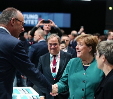 ВРАТИЛА СЕ "Драга Ангела,персонификацијо немачког уједињења"