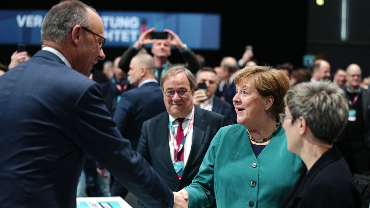 ВРАТИЛА СЕ "Драга Ангела,персонификацијо немачког уједињења"