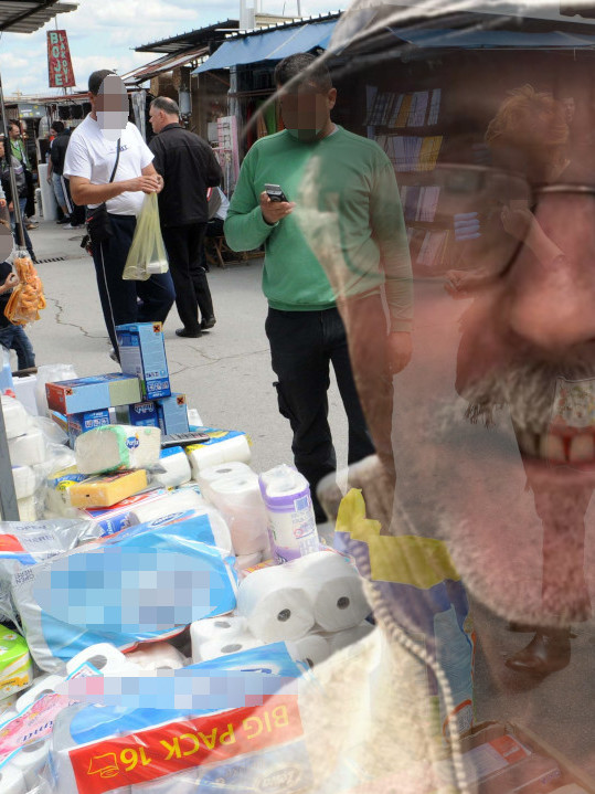 Отац једне од најславнијих фолкерки "ваља"WC папир на пијаци