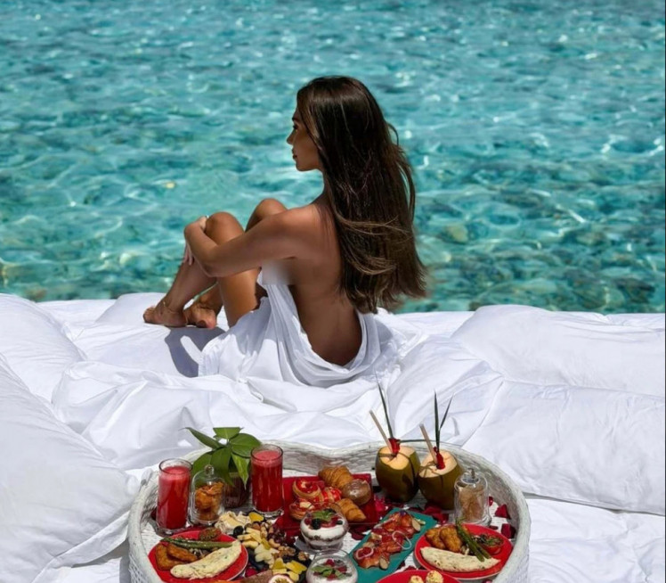 POTPUNO GOLA: Objavljene nage fotke žene našeg slavnog folkera (FOTO)