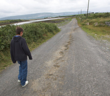 HEROJ: Dečak lutao putem i naleteo na čoveka u crnom