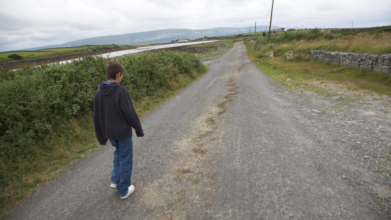 ХЕРОЈ: Дечак лутао путем и налетео на човека у црном