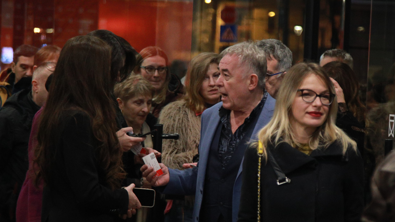 Мима Караџић усликан са младом лепотицом (ФОТО)