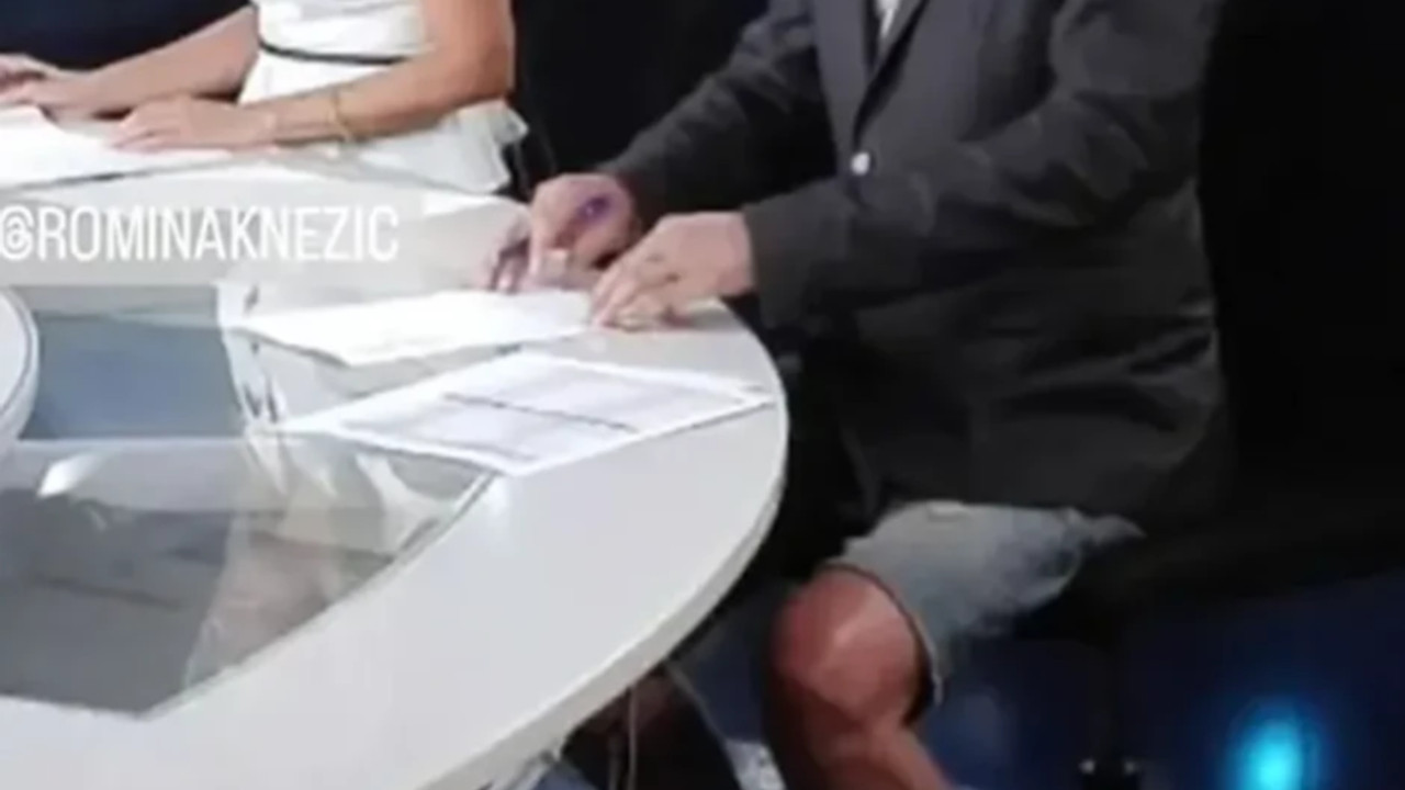 НЕСТАШНИ САША: Водитељ Дневника водио емисију у бермудама