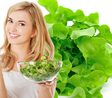 СПРЕЧАВА ПРОПАДАЊЕ Трик како да зелена салата што дуже траје