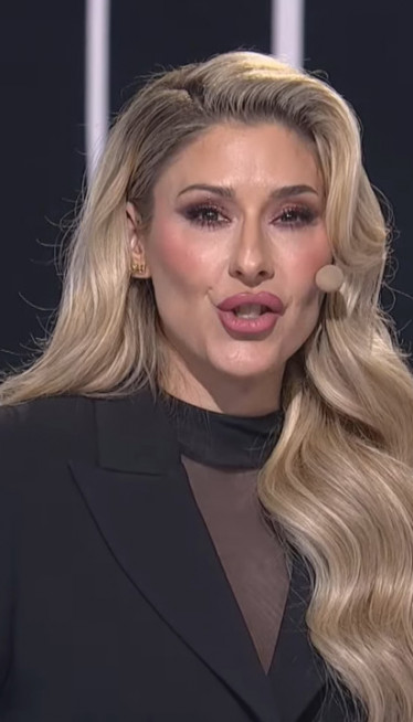 Neverovatno liče: Ova lepotica je Kristinina sestra (Foto)