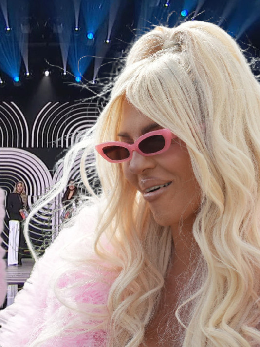 "СЕКТАШИ!": Карлеуша згрожена ПЗЕ "Јефтино с*ање"