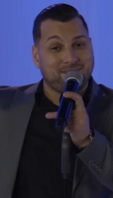 STIŽE ŠESTO DETE: Pevač obara rekorde kada je reč o deci