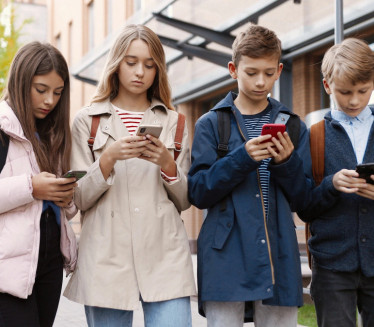 ЕКСПЕРИМЕНТ НА ДЕЦИ: Одузели им телефоне, резултати шокирали