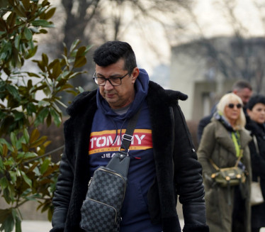 "Laka ti zemlja, velika legendo": Peja se oprostio od pevača
