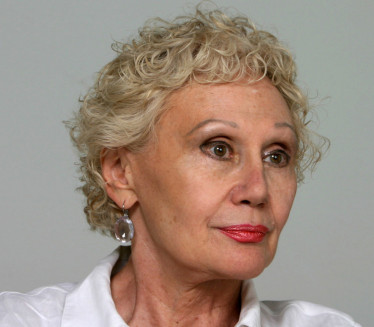 DOBILA RAK DOJKE: Glumica se razbolela posle smrti supruga