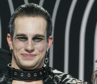 Pevač "Lavine" skinuo šminku - i niko ne veruje da je to on