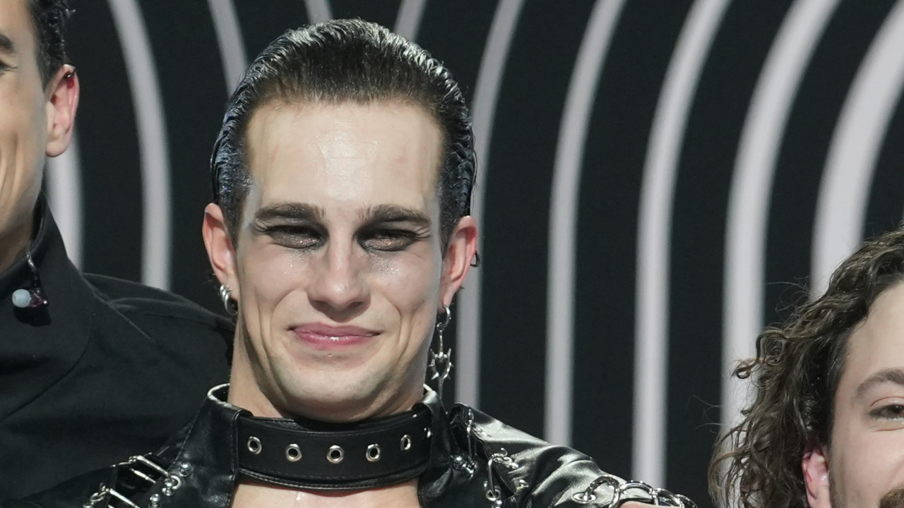 Pevač "Lavine" skinuo šminku - i niko ne veruje da je to on