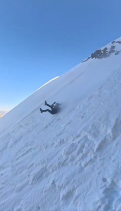 OKLIZNUO SE I PREŽIVEO PAD S 600m: Zaboleo ga samo mali prst