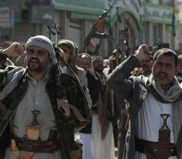 "Aко Трамп настави..." Затвара се нови мореуз? Хути прете