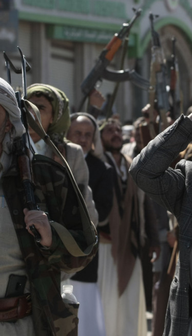 "Aко Трамп настави..." Затвара се нови мореуз? Хути прете