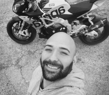 "VOLIM TE BESKRAJNO": Pevačica neće doći na sahranu