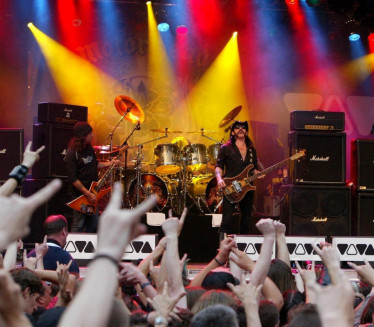 Umro gitarista Motorheda: "Duga, hrabra borba na intezivnoj"