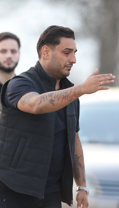 "Došli su na sahranu mog brata da se ispromovišu"