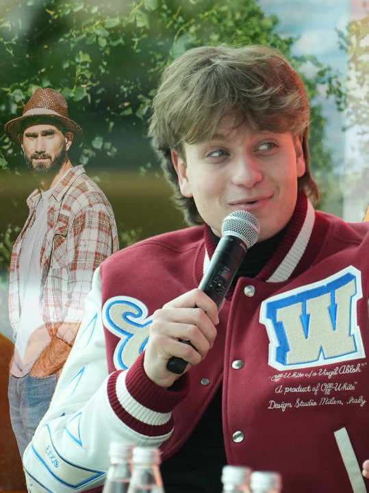 RADIO NA 40°: Verujete li ČIME se Jakov bavio pre pevanja?