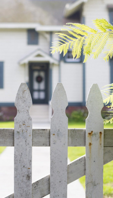 "OGRADA JE RUŽNA ZA PRESTIŽAN KRAJ!" Bračni par u šoku