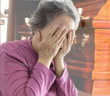 БИЗАРНО: Син купио мртвачки сандук живој мајци, ево зашто