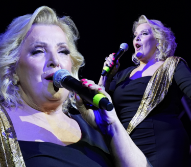 IZNENADA PREKINUT KONCERT SNEŽANE ĐURIŠIĆ: Nastao muk u sali